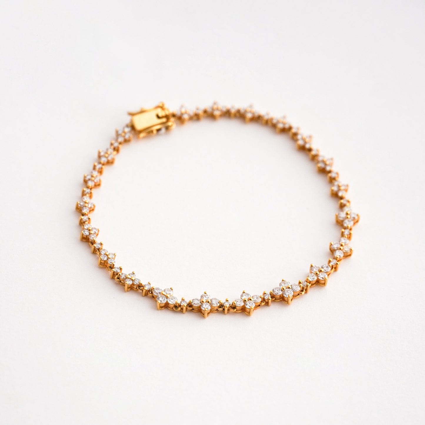 Pulsera Tennis Floral Intercalado con Diamantes Naturales en Oro 18K