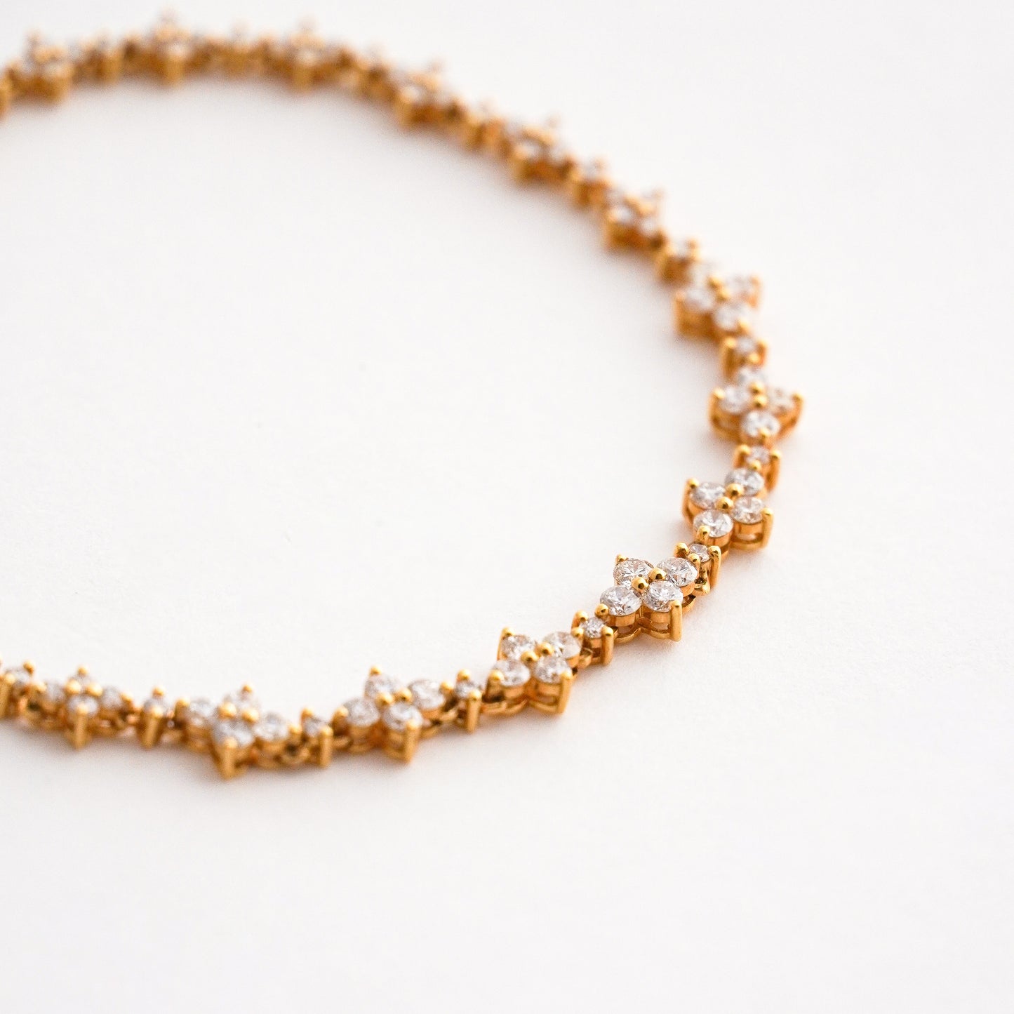 Pulsera Tennis Floral Intercalado con Diamantes Naturales en Oro 18K