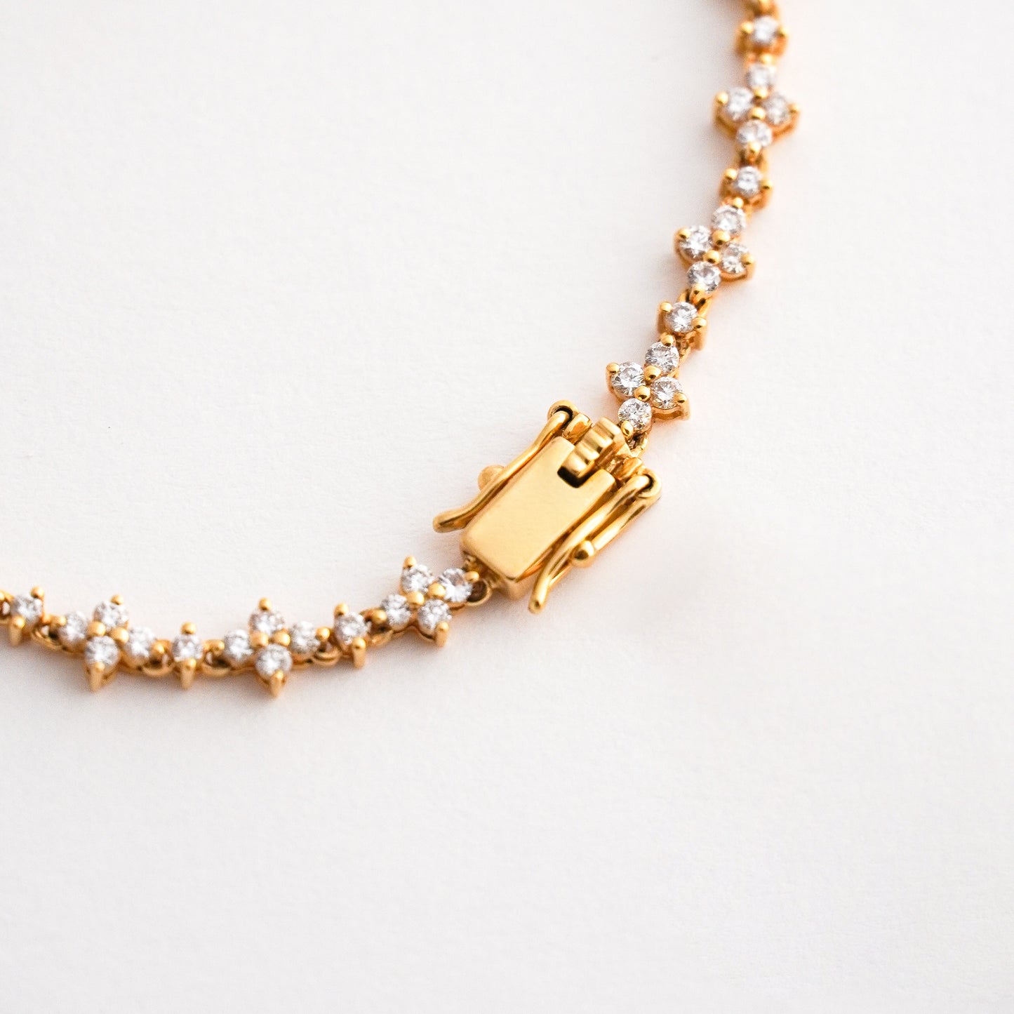 Pulsera Tennis Floral Intercalado con Diamantes Naturales en Oro 18K