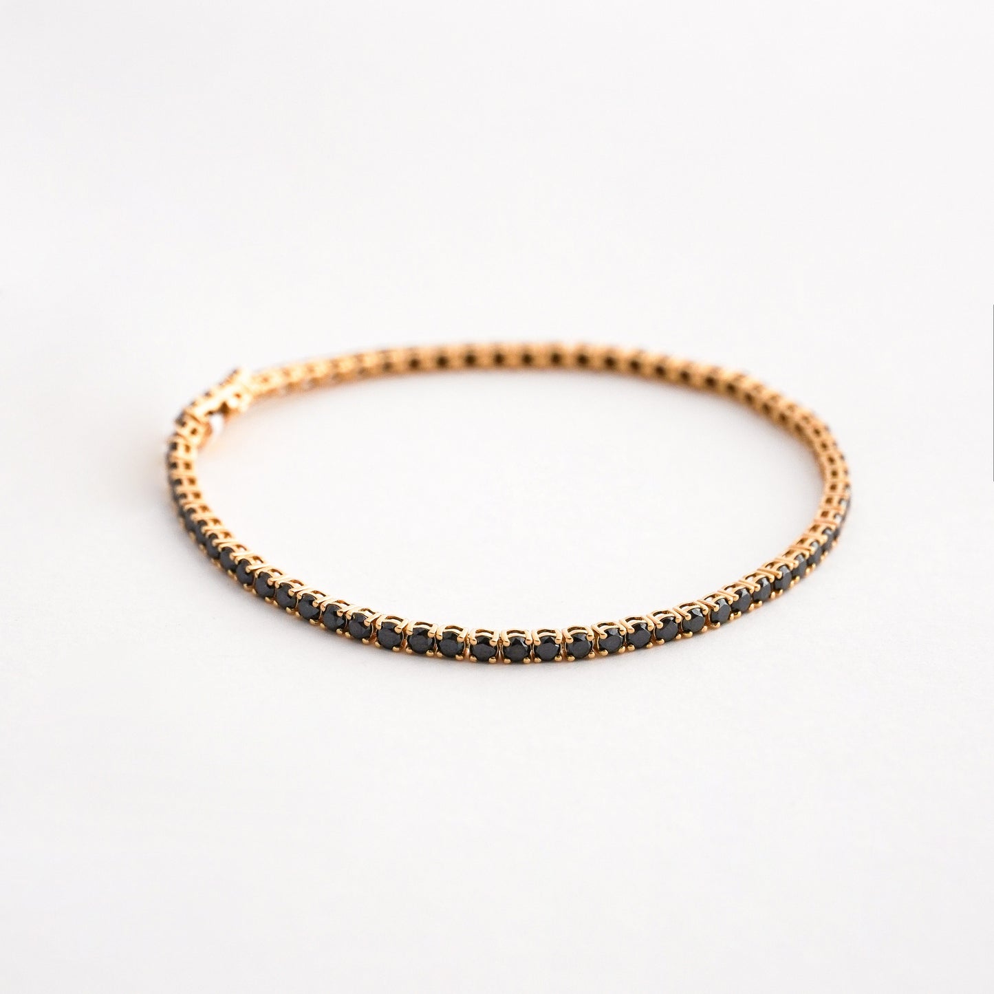 Pulsera Tennis en Oro Amarillo con Diamantes Negros en Oro 18K