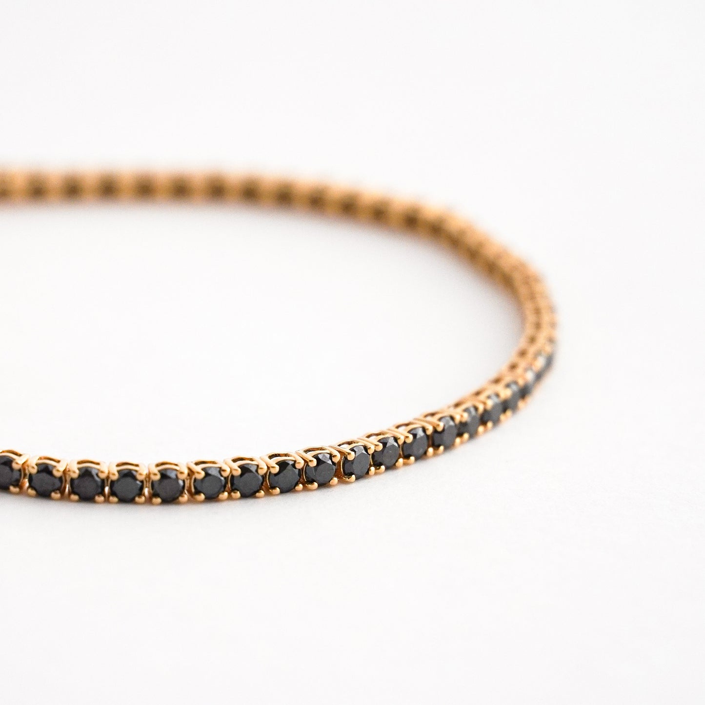 Pulsera Tennis en Oro Amarillo con Diamantes Negros en Oro 18K