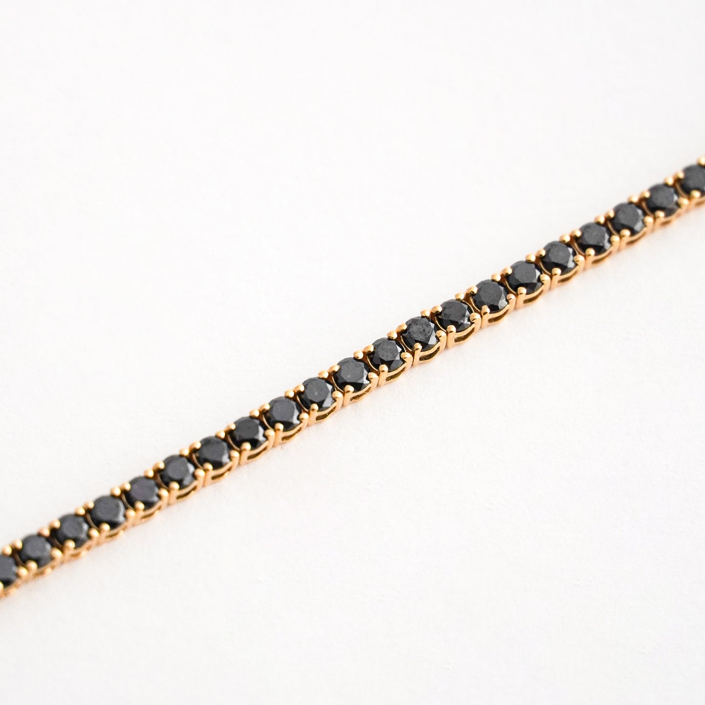 Pulsera Tennis en Oro Amarillo con Diamantes Negros en Oro 18K