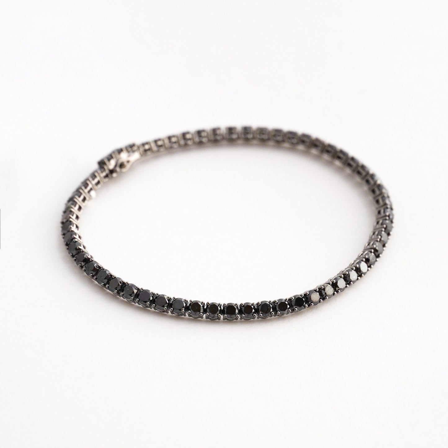 Pulsera Tennis Black con Diamantes Negros 6.87 cts en Oro 18K