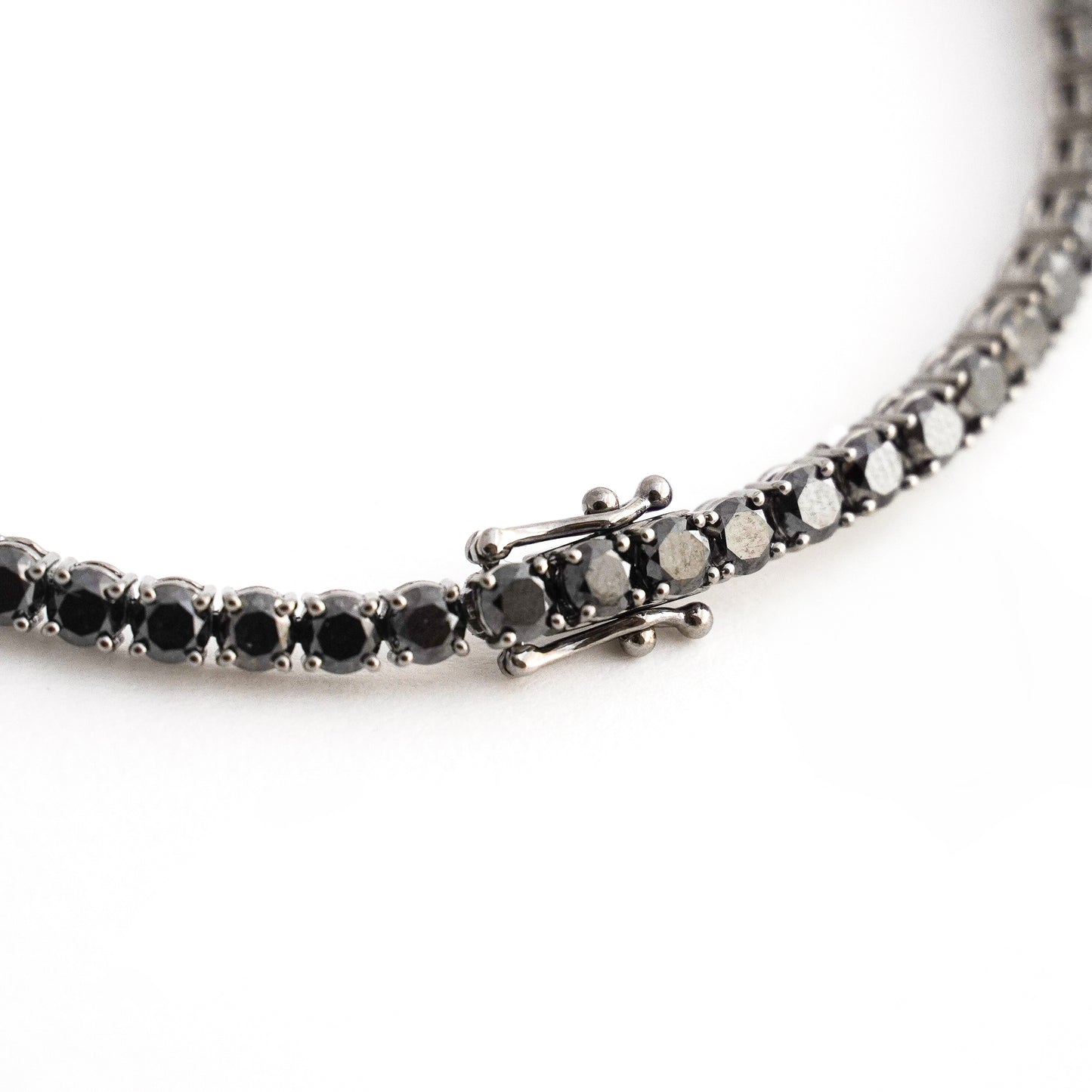 Pulsera Tennis Black con Diamantes Negros 6.87 cts en Oro 18K