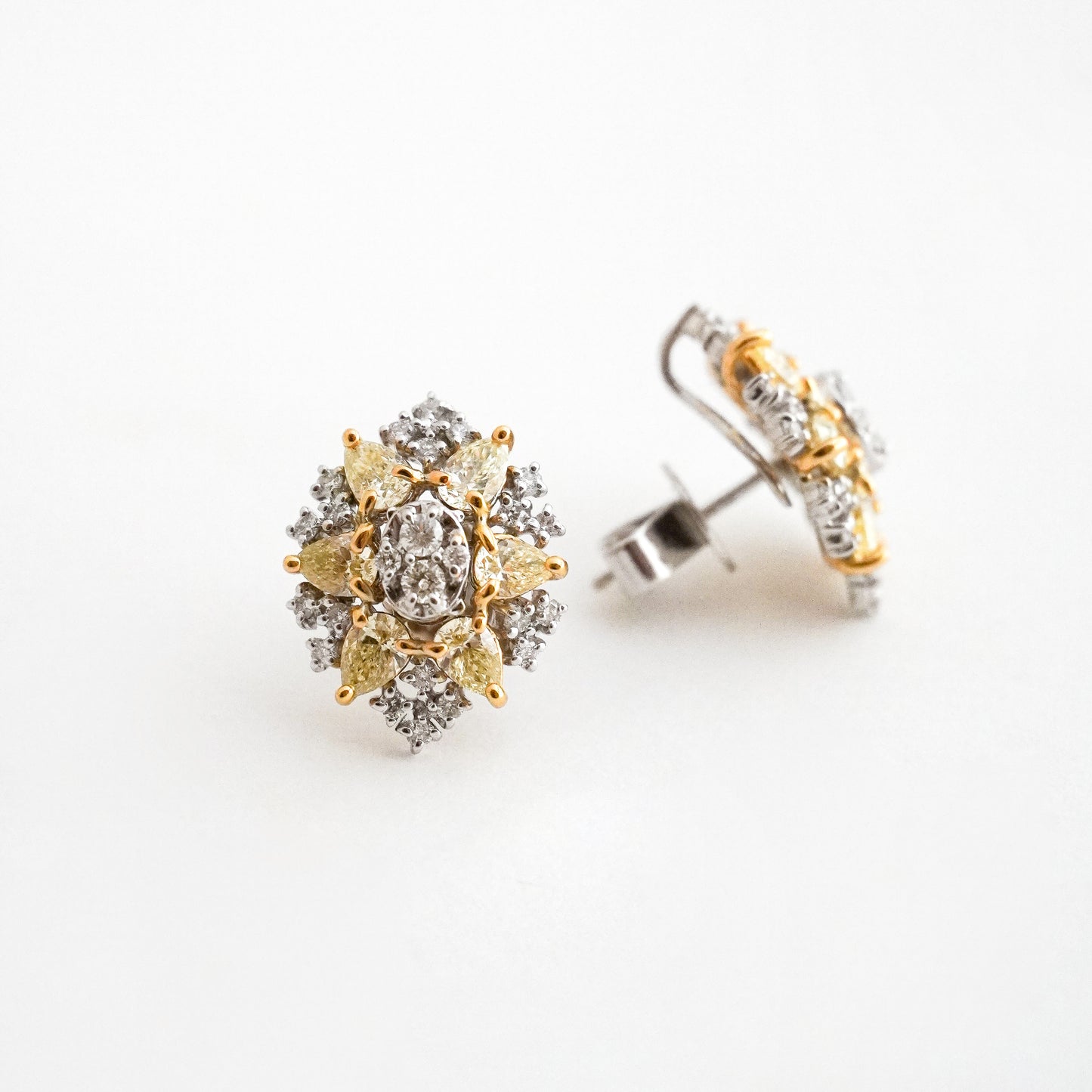Aretes Cocktail Flor Bicolor con Diamantes en Oro 18K