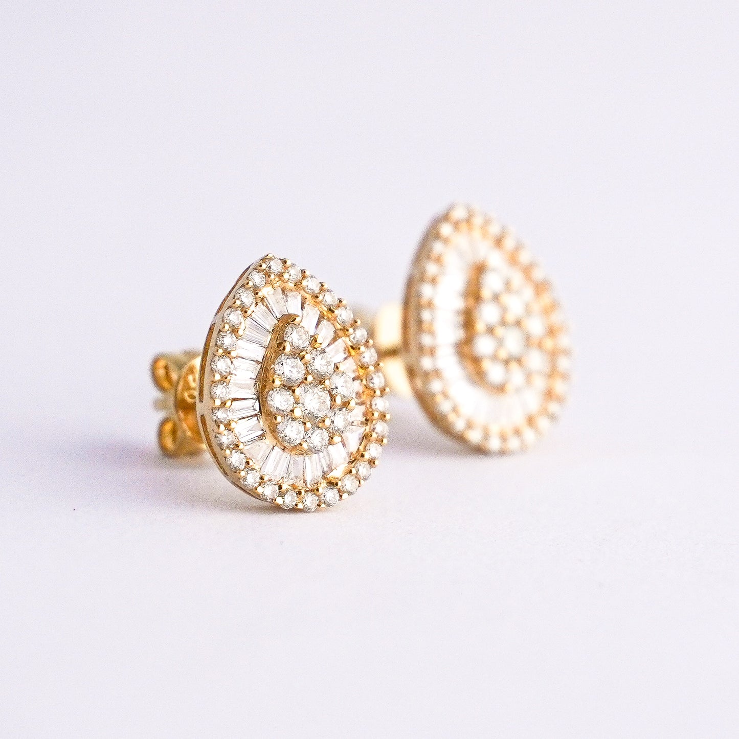 Aretes Pera Lumiere con diamantes en Oro18k