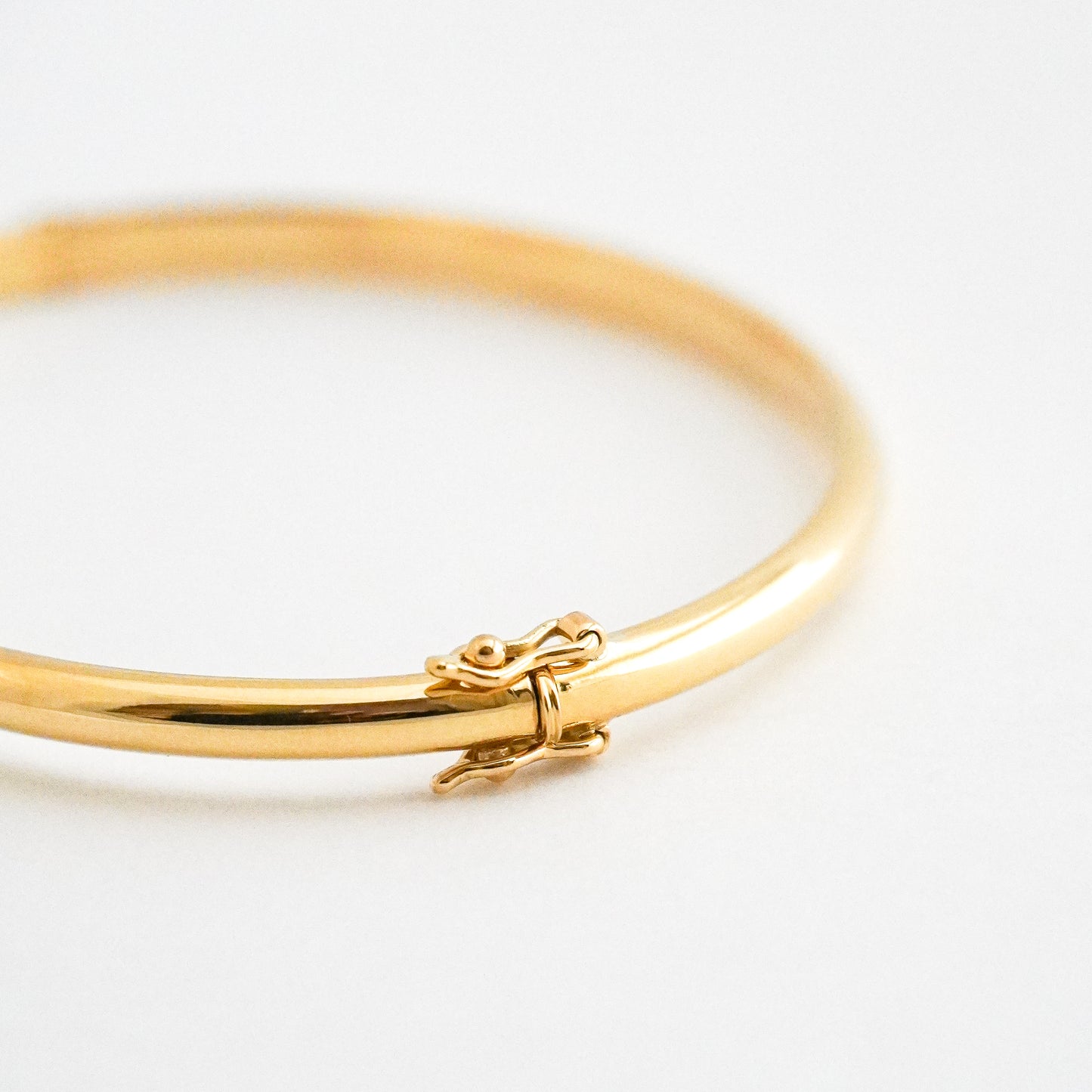 Puñera media caña 4 mm Oro18k