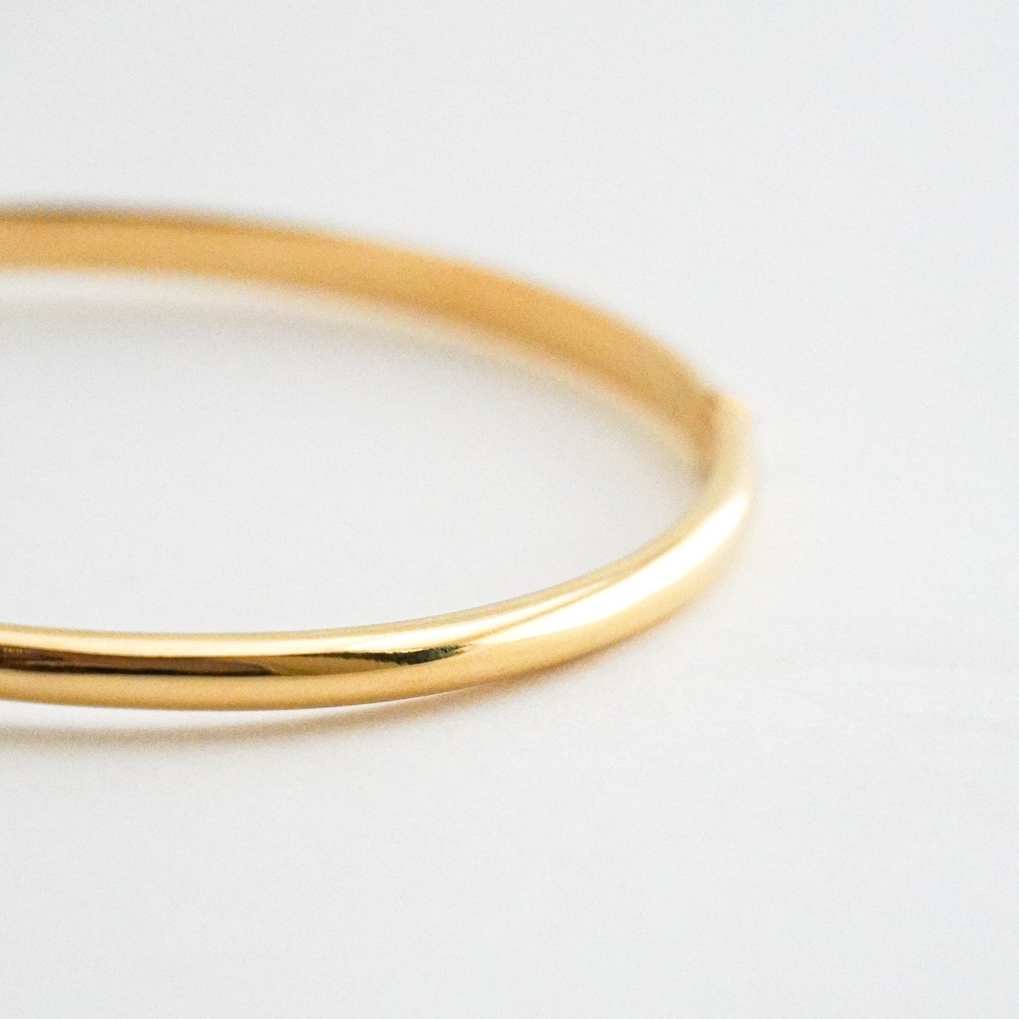 Puñera media caña 4 mm Oro18k