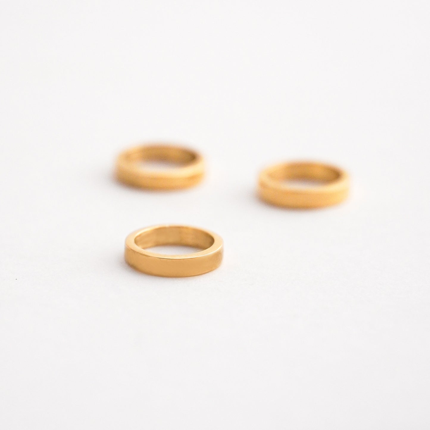 Dije Charm Dona en Oro 18k