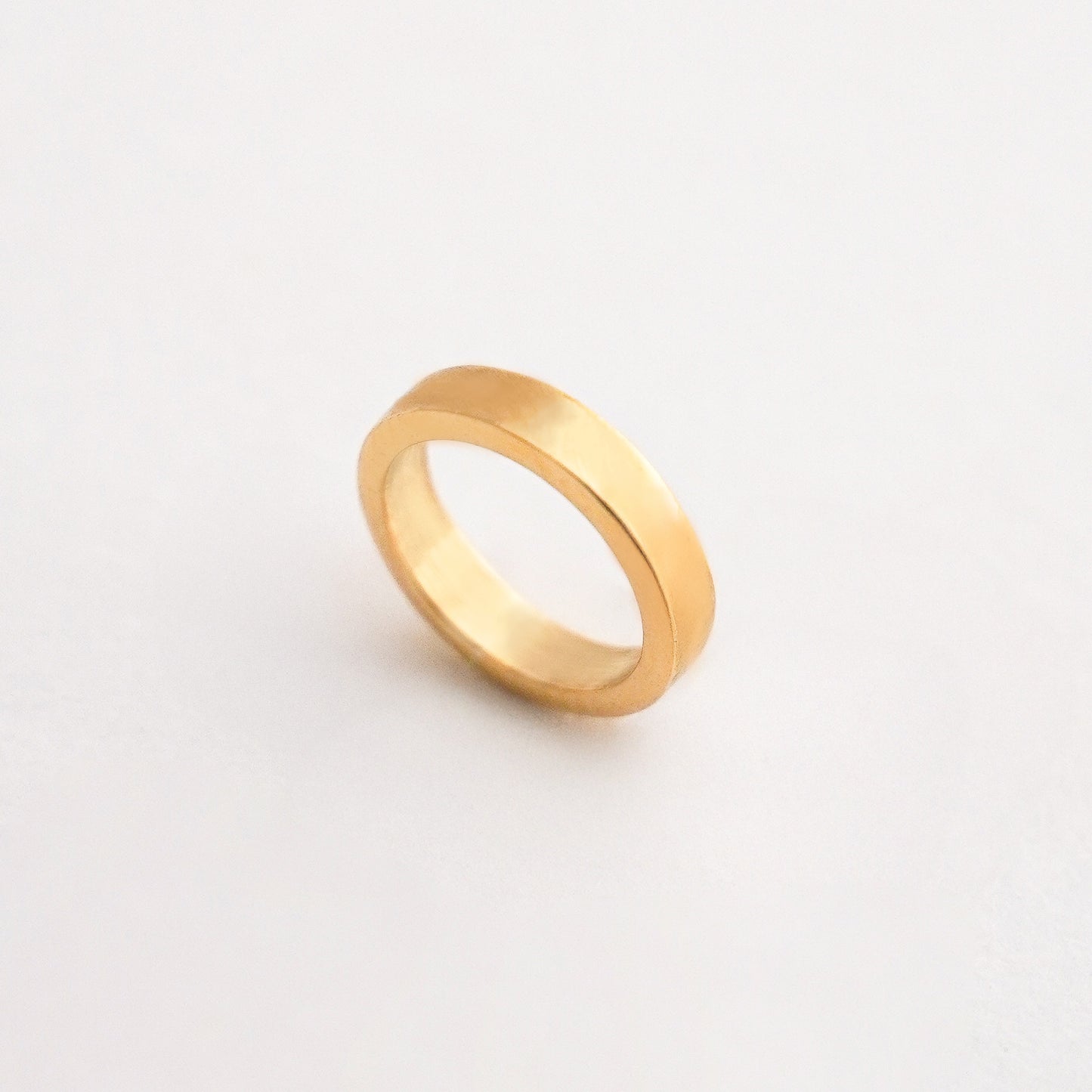 Dije Charm Dona en Oro 18k