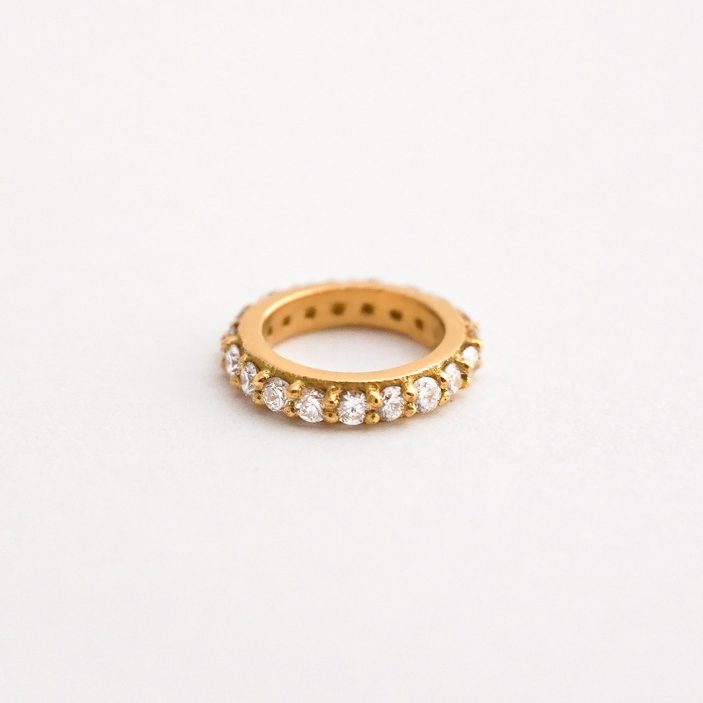 Dije Charm Dona con Diamantes en Oro 18k