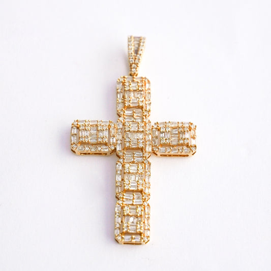Dije de cruz emerald baguette con diamantes naturales en Oro18k
