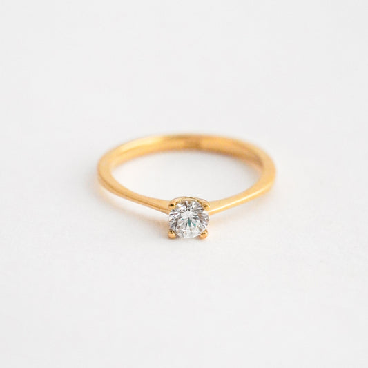 Anillo Solitario Clásico Degrade en Oro 18K