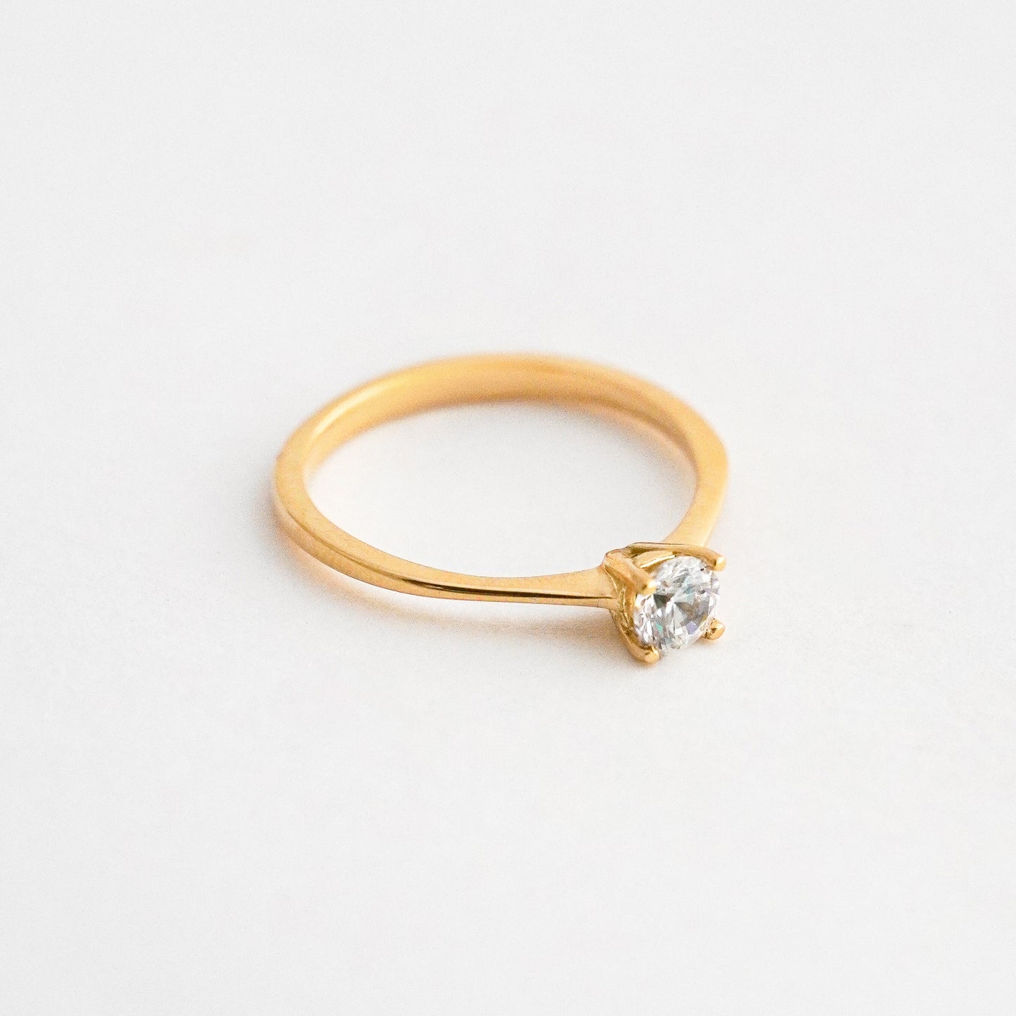 Anillo Solitario Clásico Degrade en Oro 18K