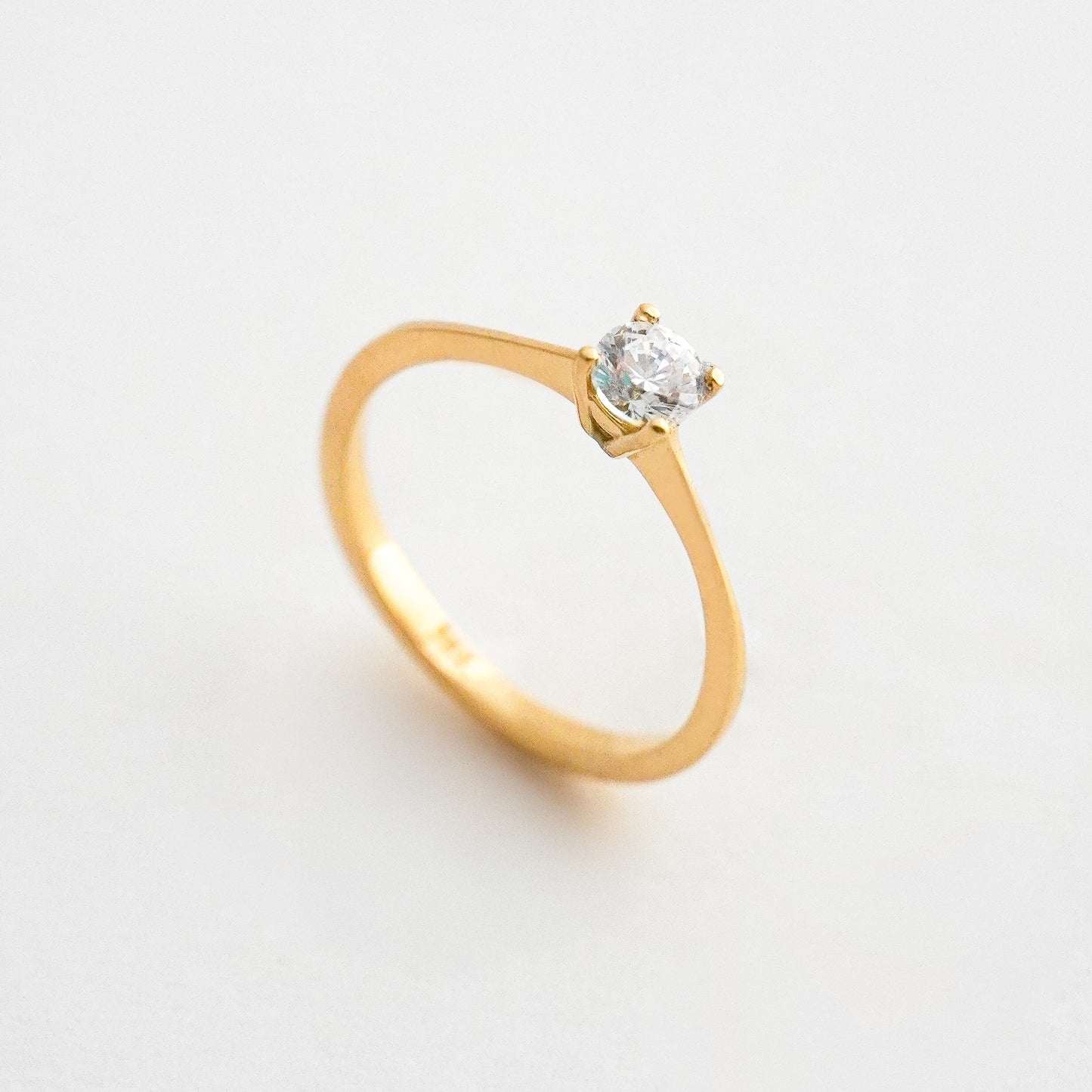 Anillo Solitario Clásico Degrade en Oro 18K