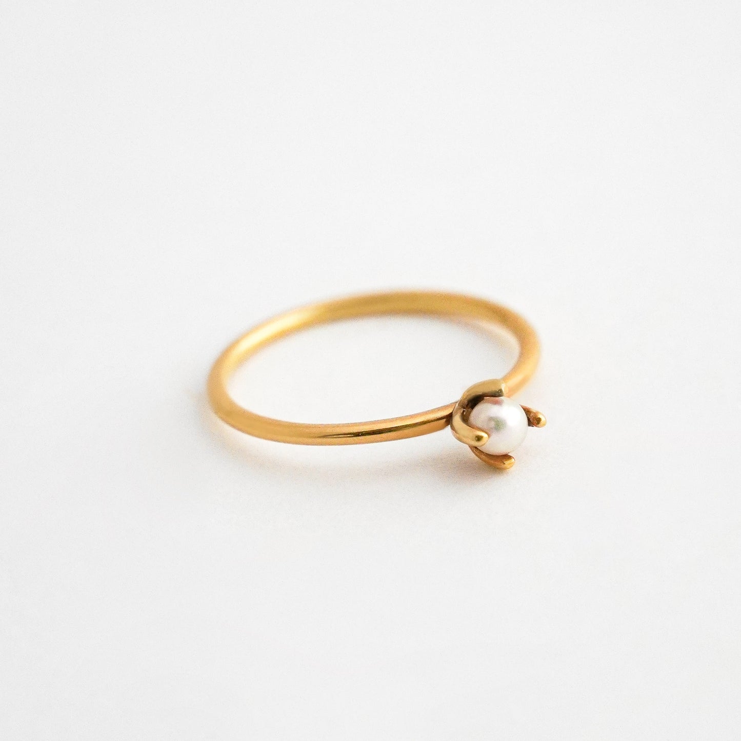 Anillo con Perla Cultivada 3 mm en Oro 18K
