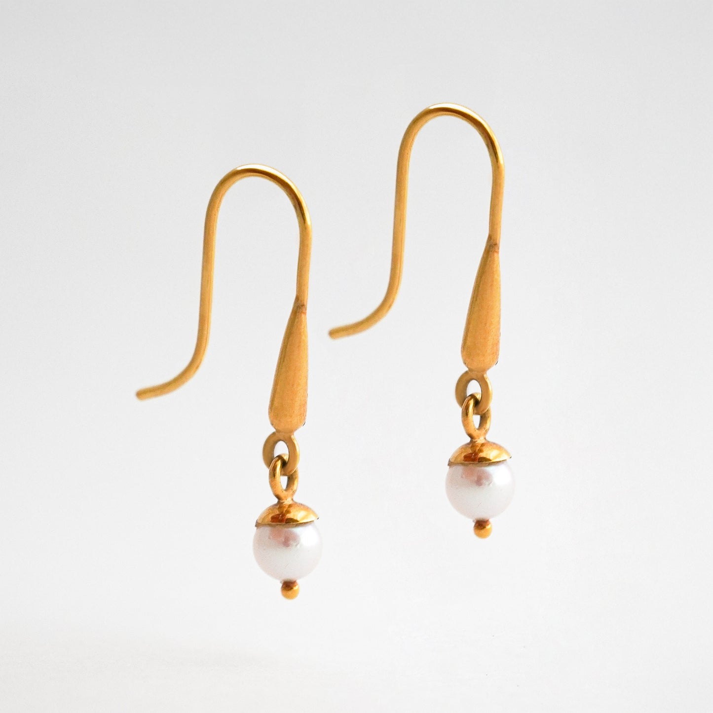 Aretes Colgantes Perla Oro 18K