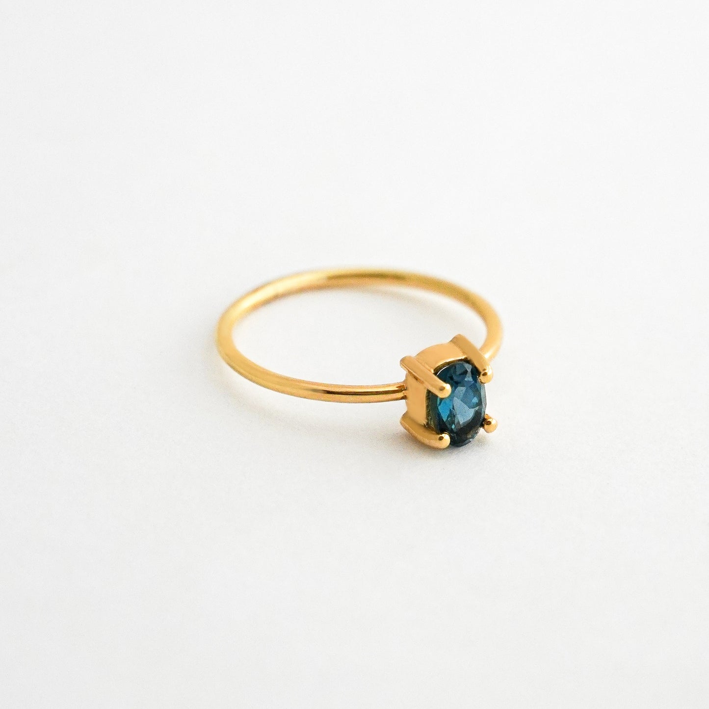 Anillo Topacio London Blue en Oro 18K