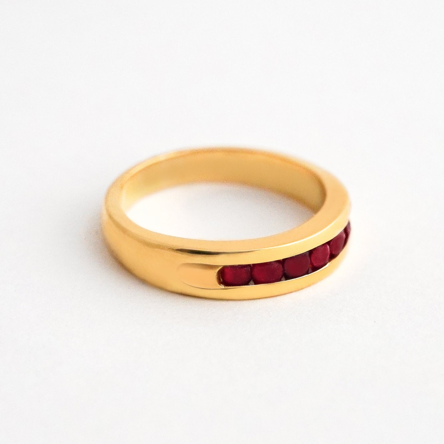 Anillo Banda Riviere Rubi en Oro 18K