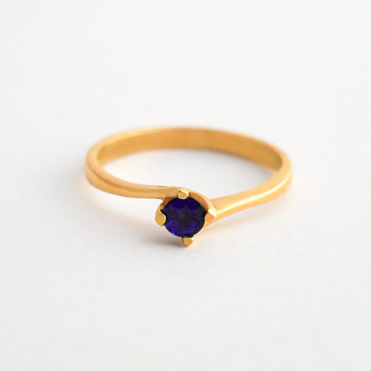 Anillo Lars con Zafiro en Oro 18K