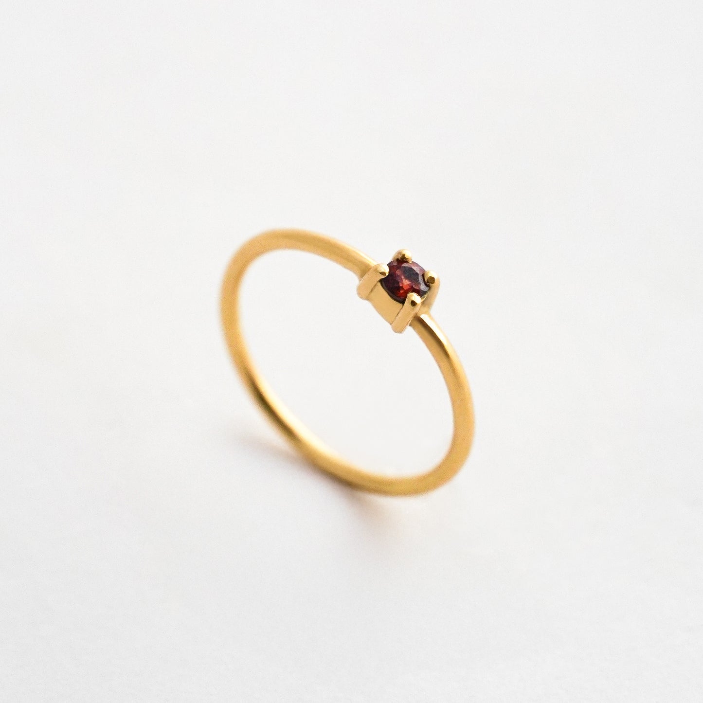 Anillo Aila Piedra natural oro 18k
