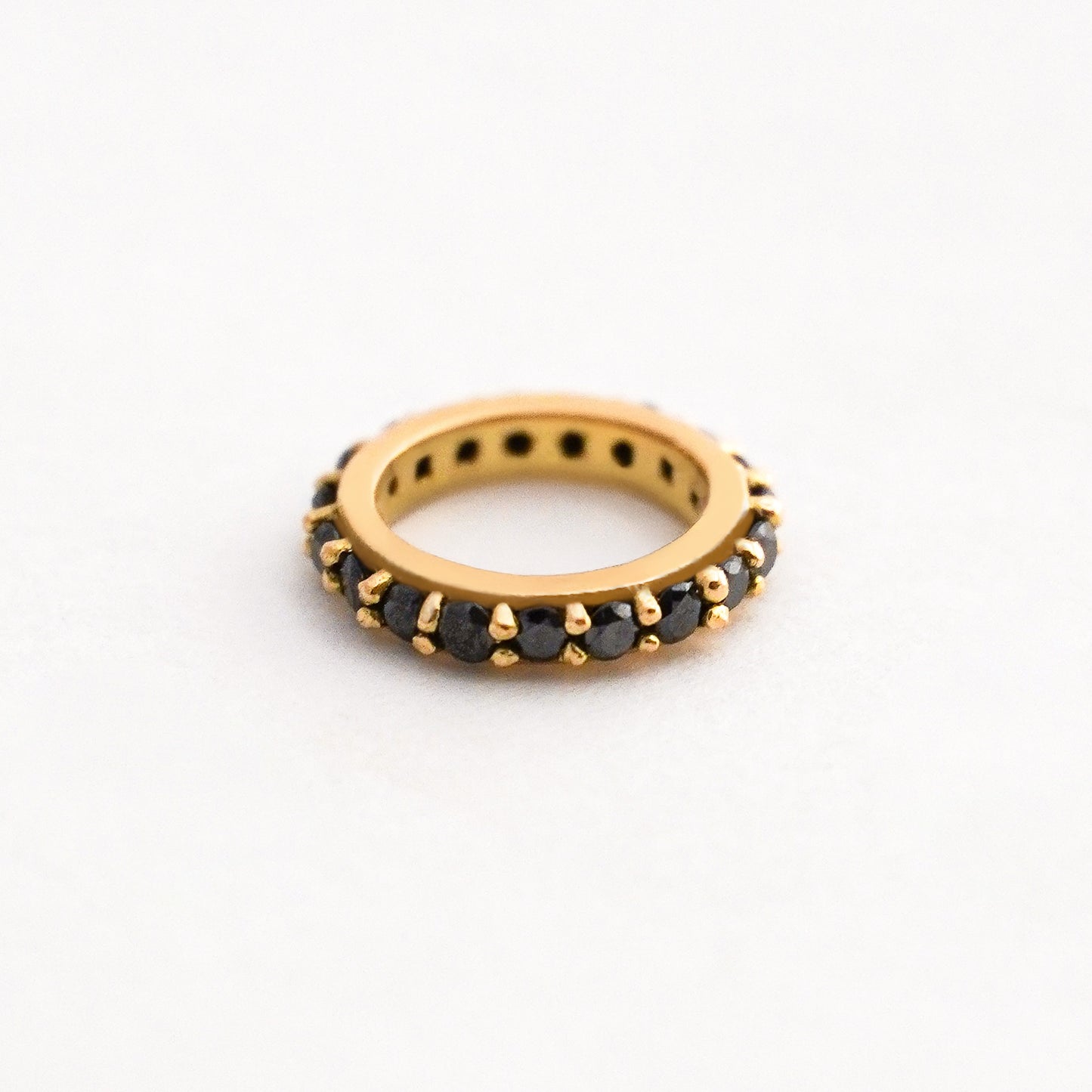Dije Charm Dona con Diamantes Negros en Oro 18k