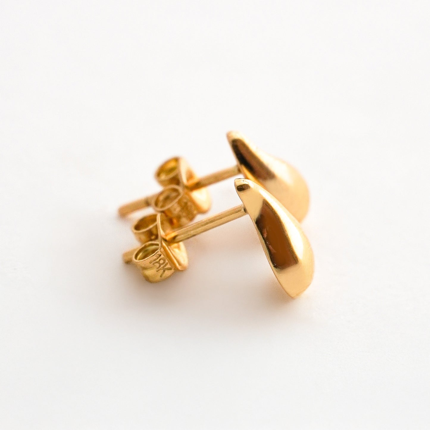 Aretes Gota Drop Clásica Oro 18K