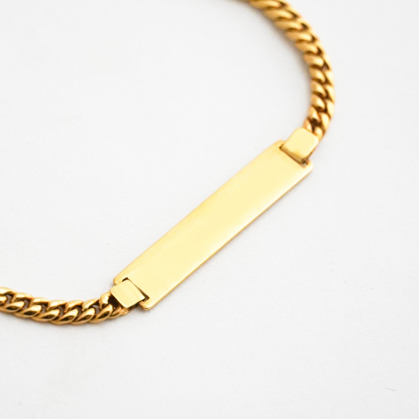 Pulsera barbada con placa para hombre en oro18k