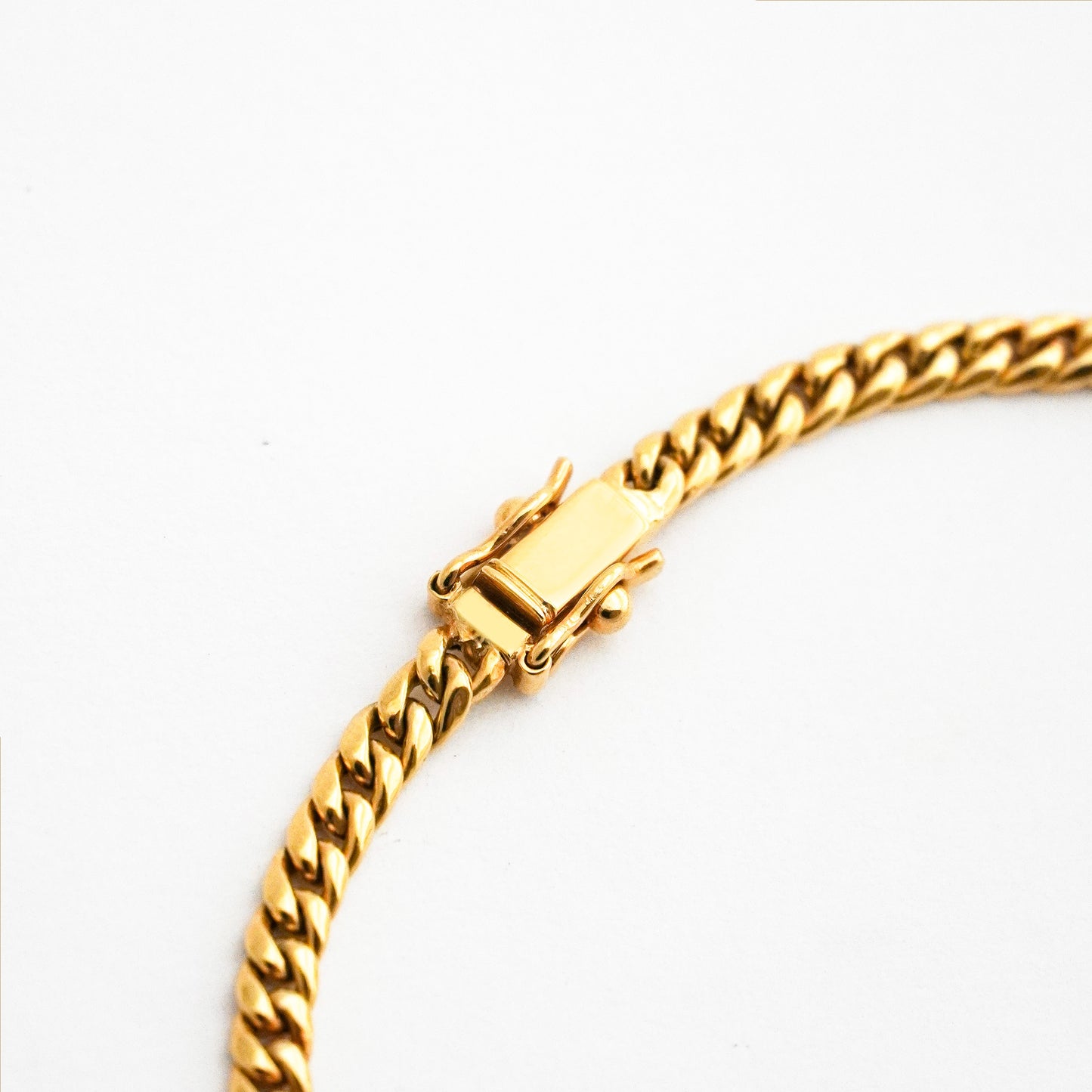 Pulsera barbada con placa para hombre en oro18k