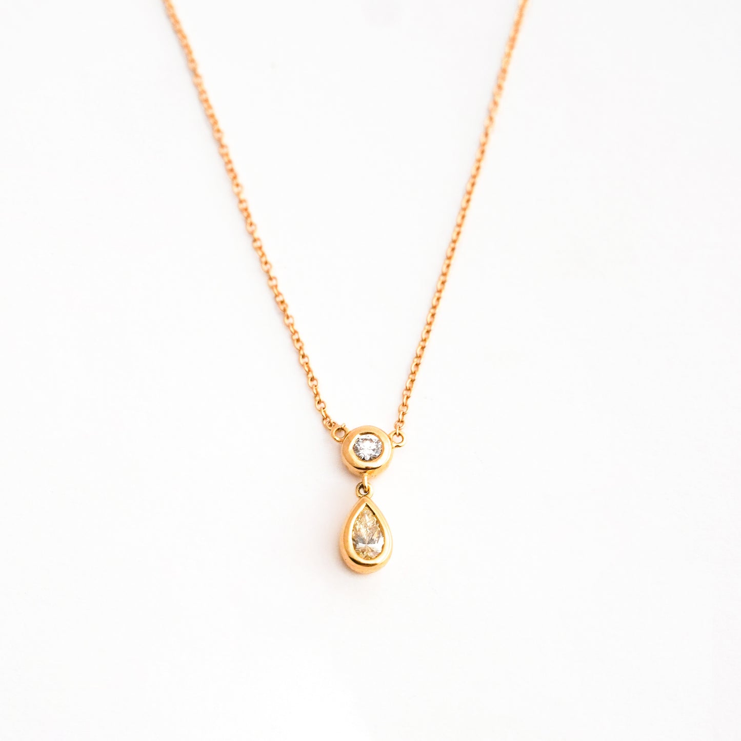 Collar Punto de Luz Gota con Diamantes Naturales en Oro 18K