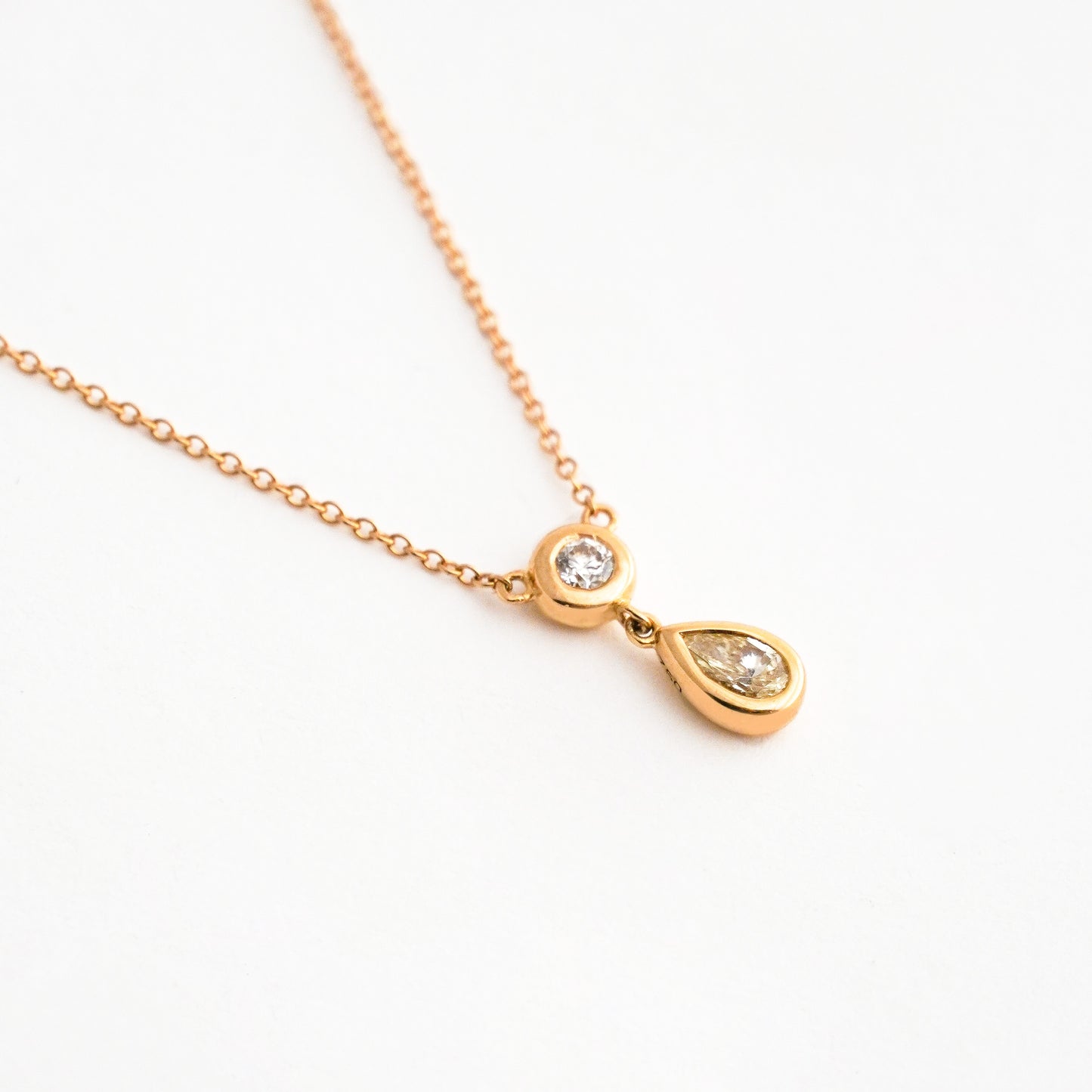 Collar Punto de Luz Gota con Diamantes Naturales en Oro 18K