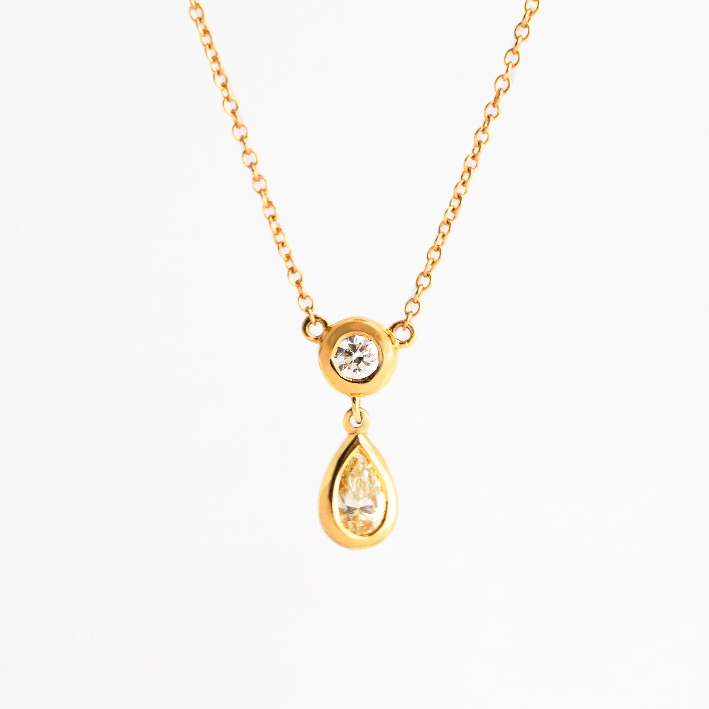 Collar Punto de Luz Gota con Diamantes Naturales en Oro 18K
