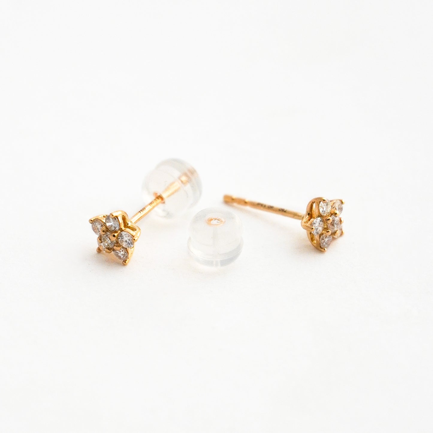 Aretes Mini Bloom con Diamantes Naturales en Oro 18K