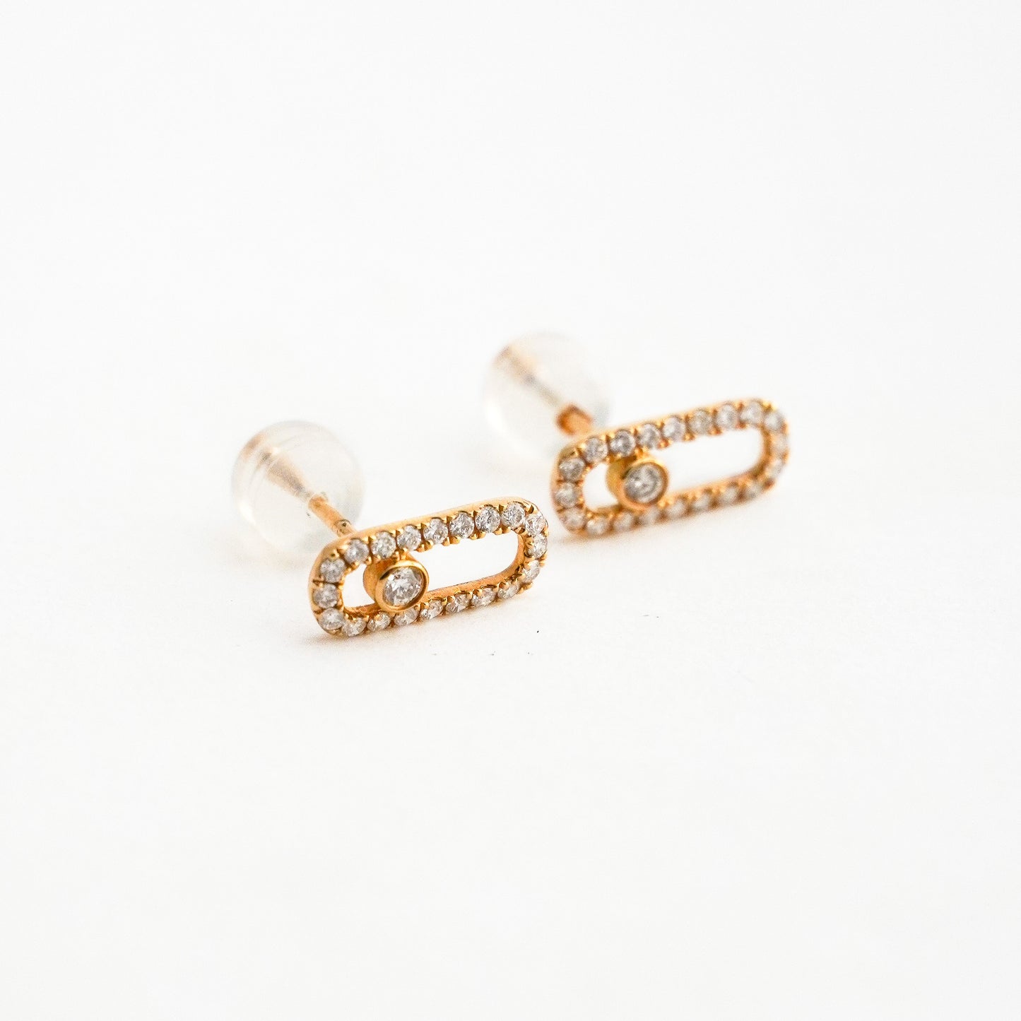 Aretes Motion Oval con Diamantes Naturales en Oro 18K