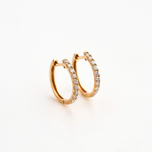 Argollas Huggie Pavé con Diamantes Naturales en Oro 18K