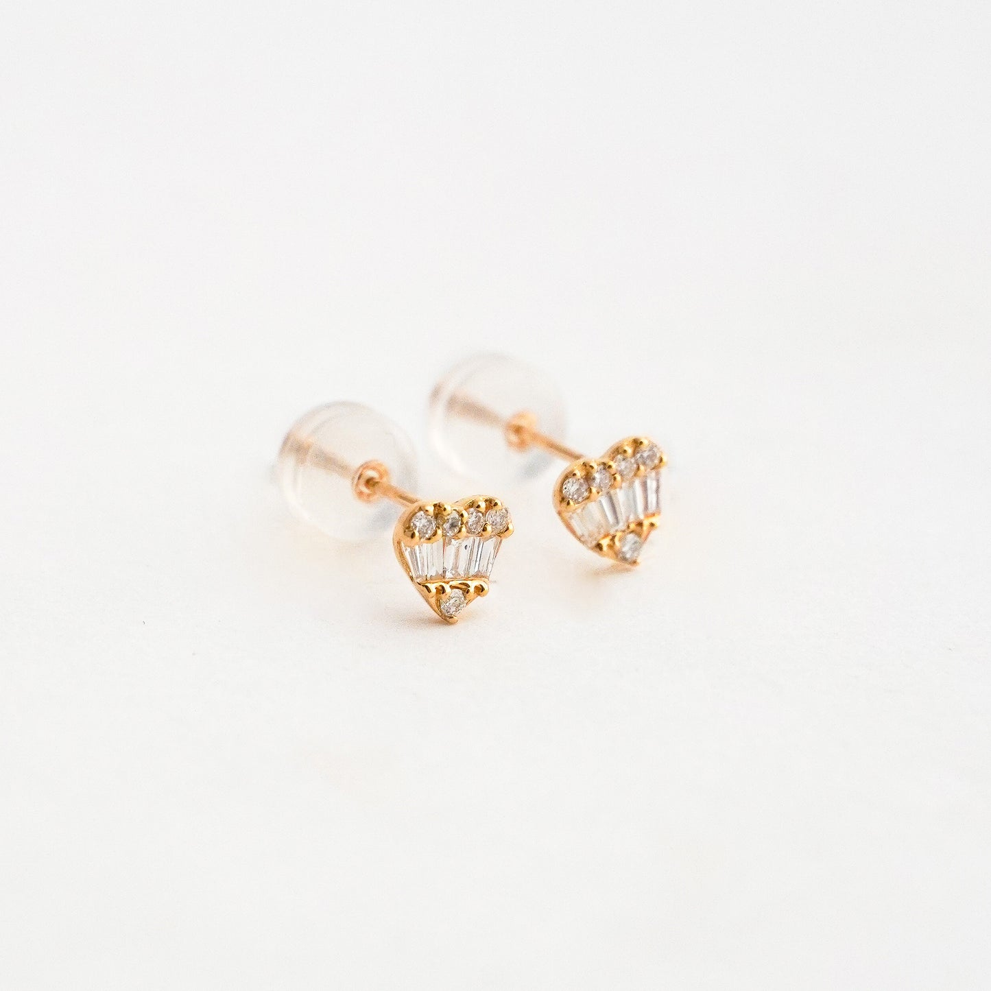 Aretes Corazón Illusion Mini con Diamantes Naturales en Oro 18K