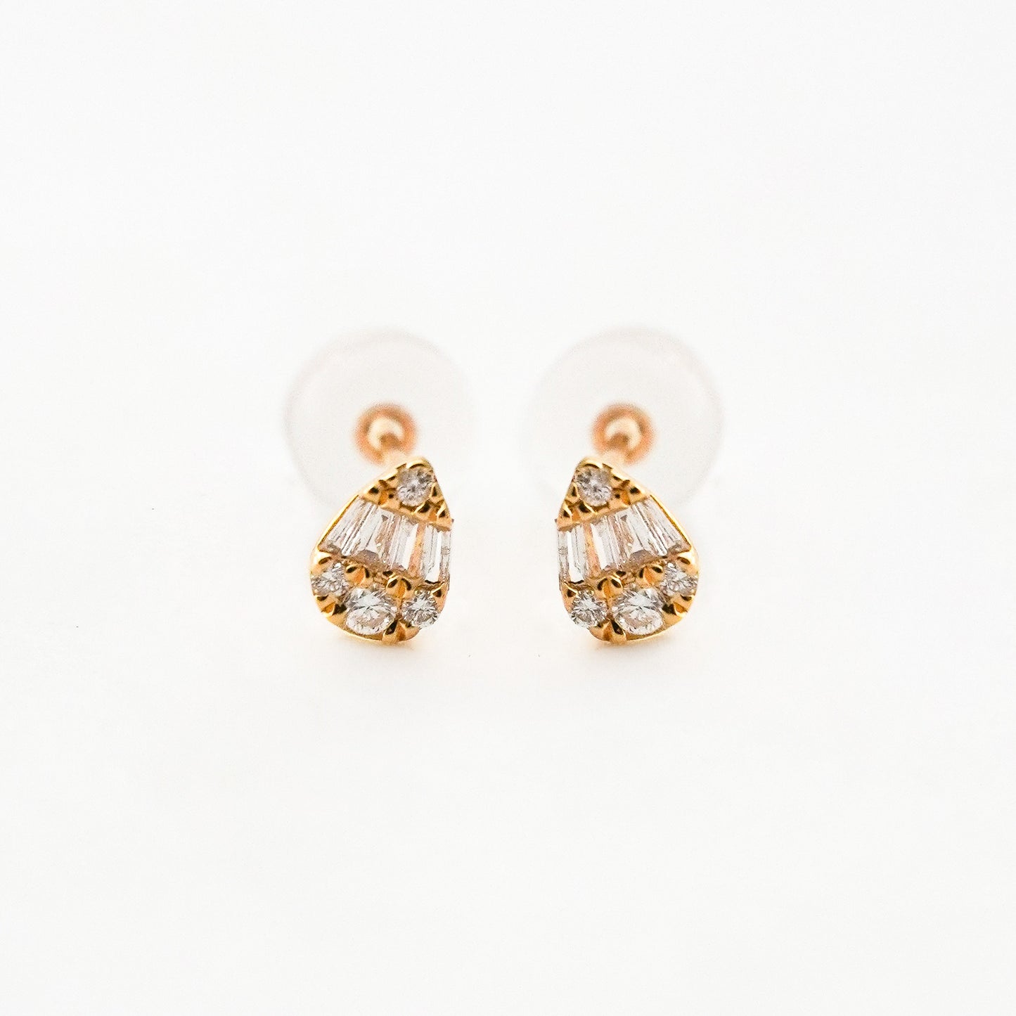 Aretes Pera Illusion Mini con Diamantes Naturales en Oro 18K