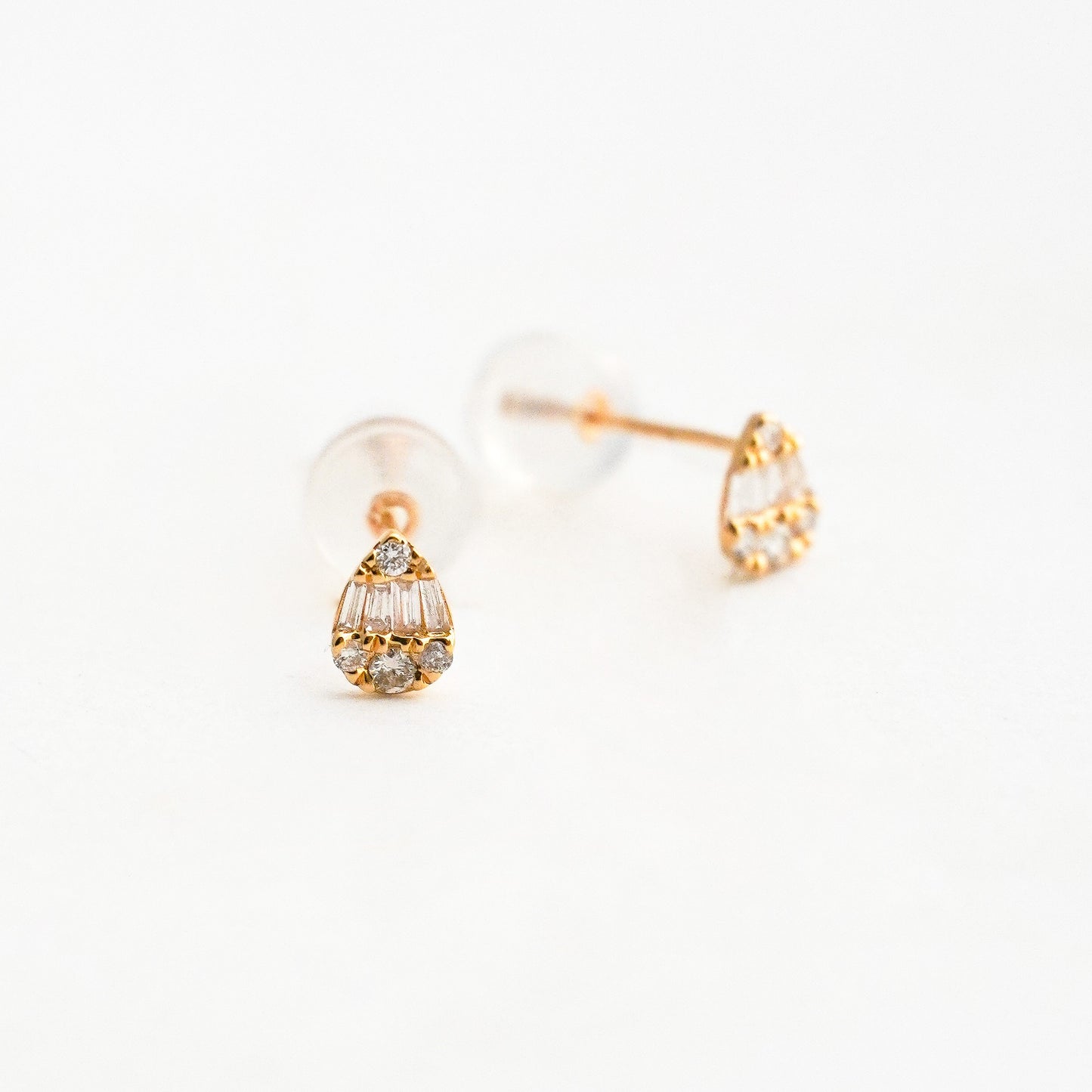 Aretes Pera Illusion Mini con Diamantes Naturales en Oro 18K