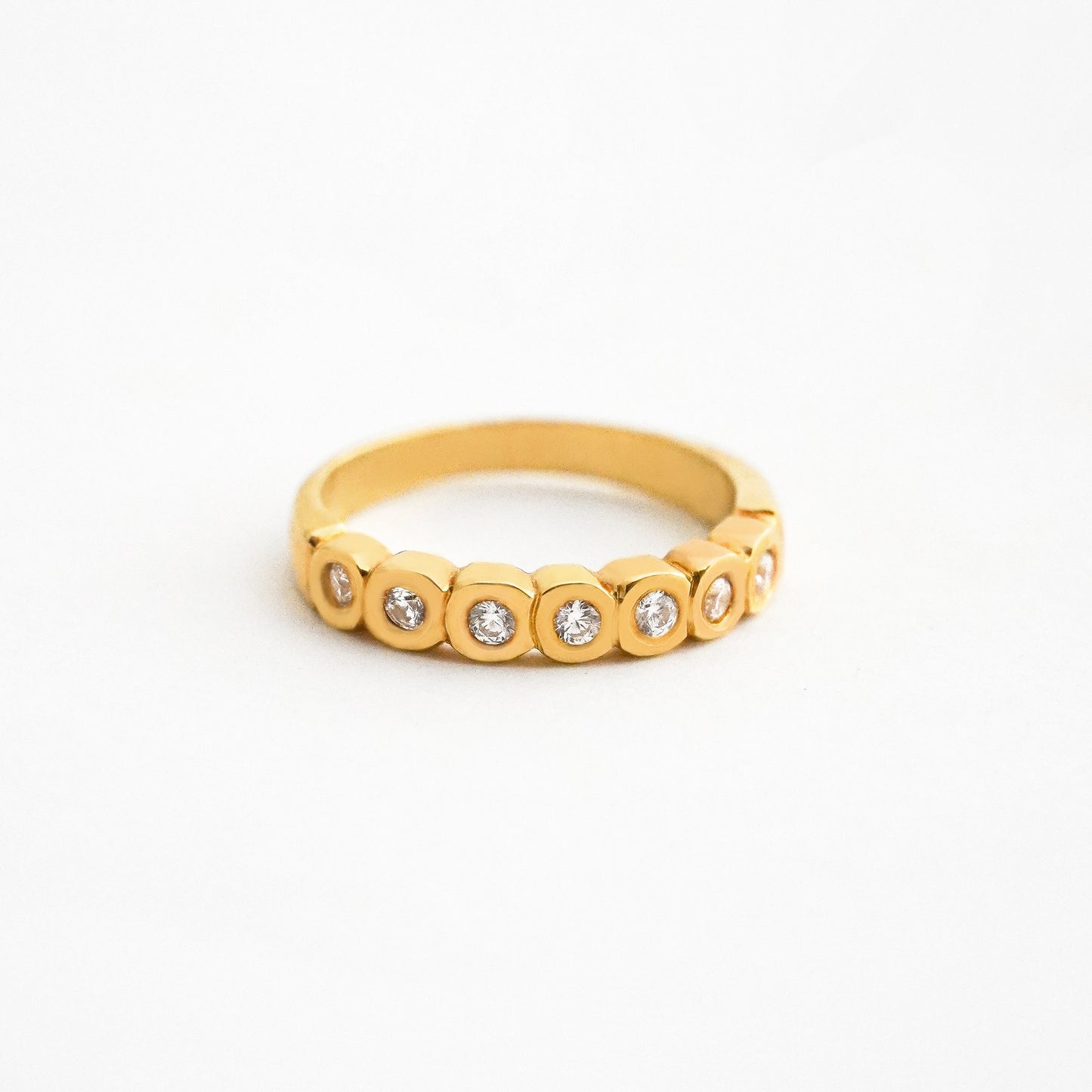 Anillo Medio Riviere Redondo en Oro 18K