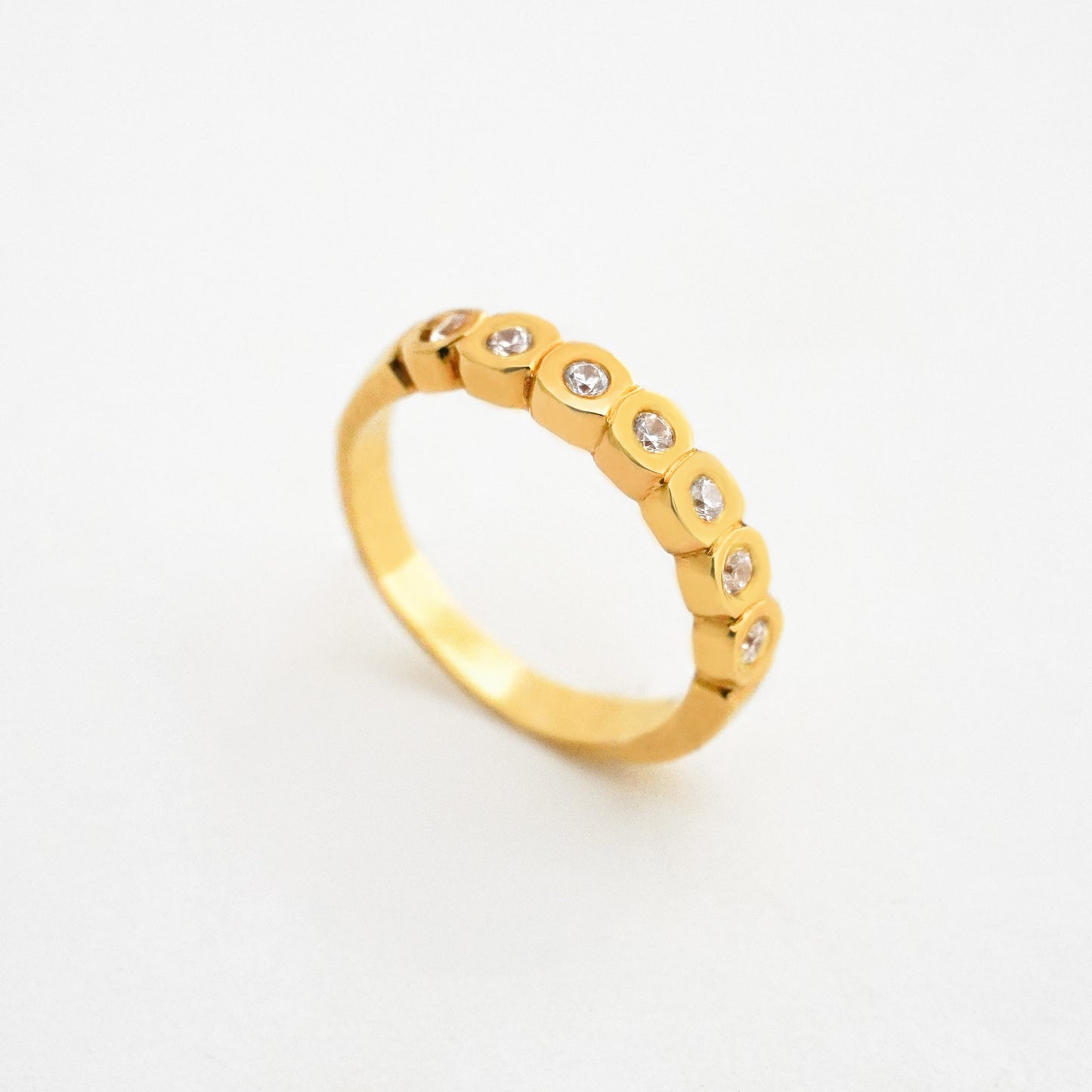 Anillo Medio Riviere Redondo en Oro 18K