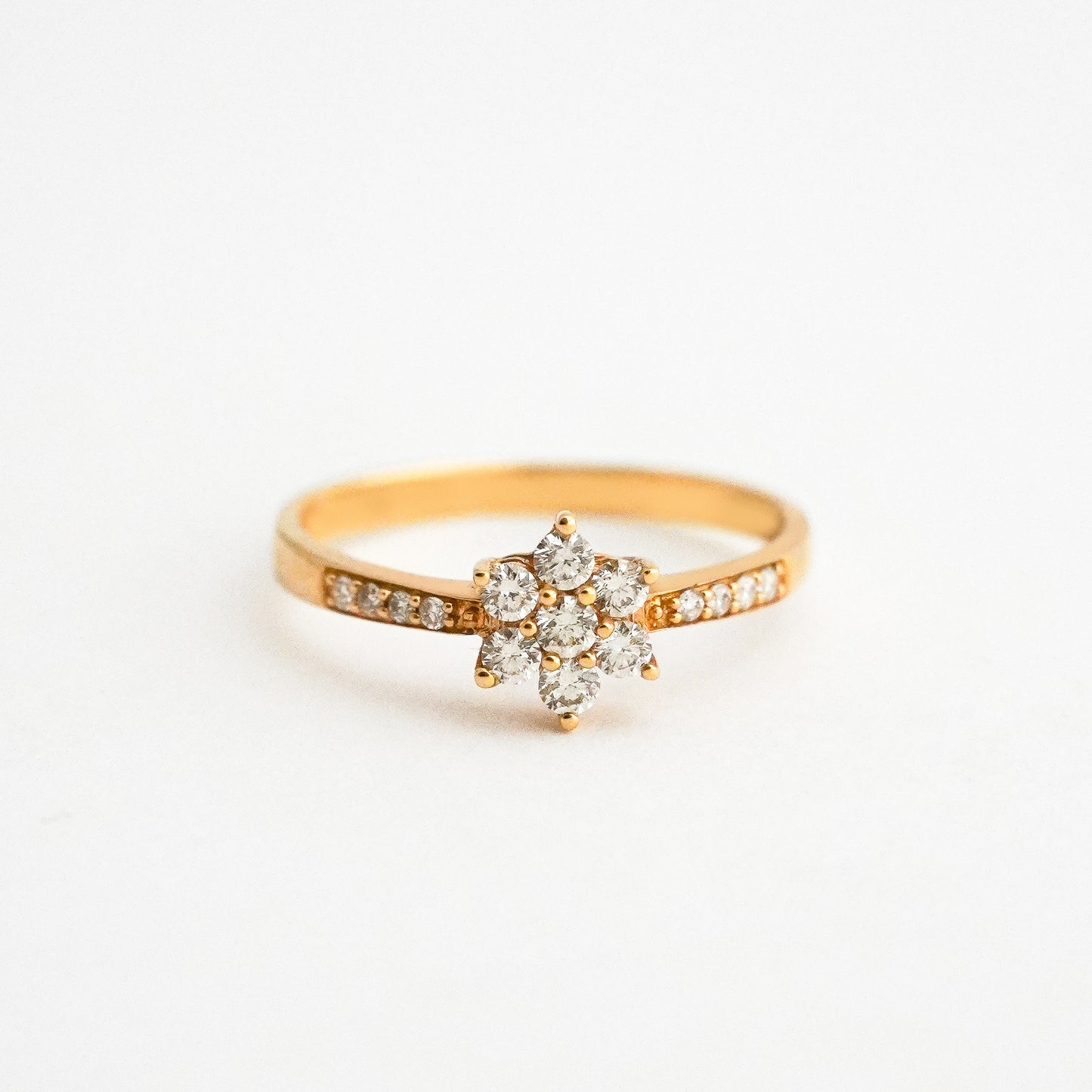 Anillo Roseta Riviere con Diamantes 0.30 cts en Oro 18K
