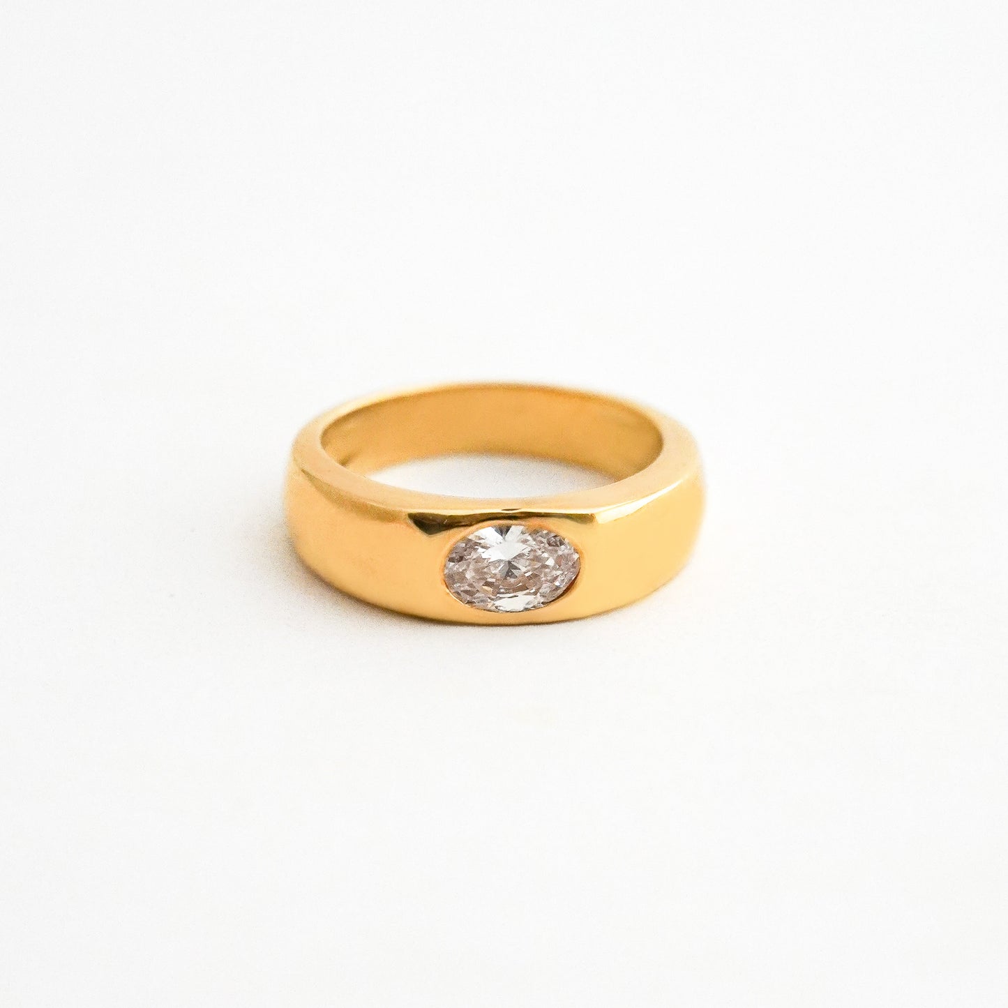 Anillo Chevalier Oval en Oro 18K
