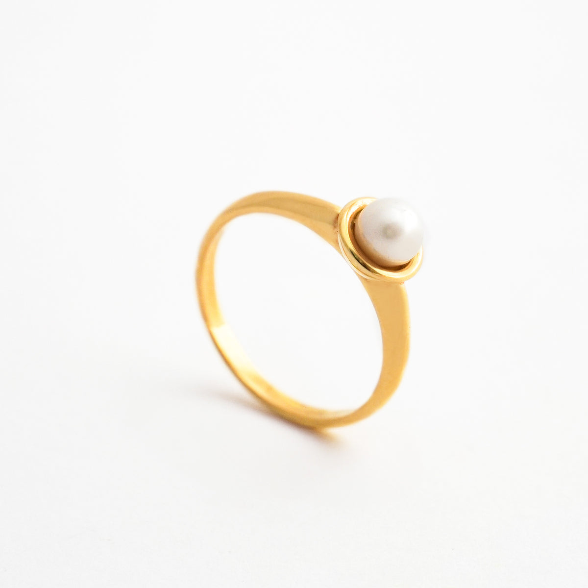 Anillo copa con perla Oro 18k