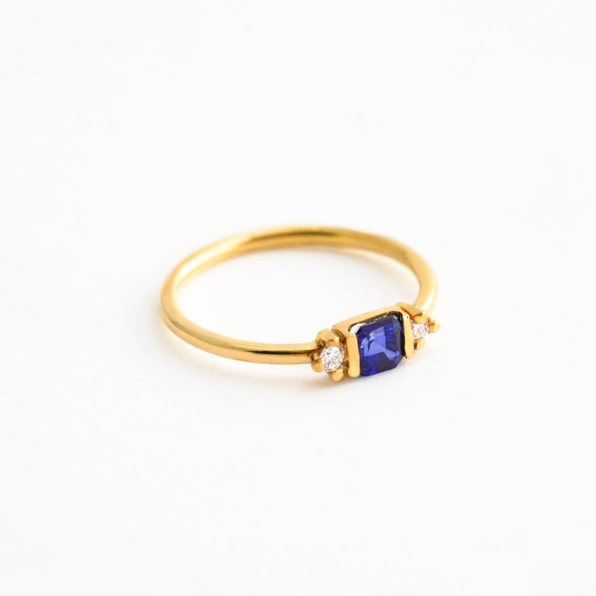 Anillo Tressa con Zafiro y diamantes Oro 18k