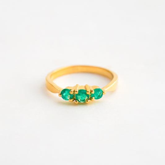 Anillo trilogia de esmeraldas en Oro18k