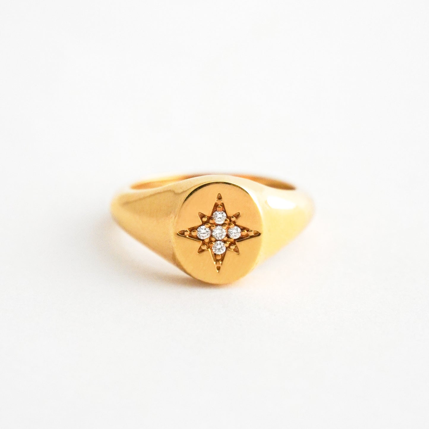 Anillo Chevalier Star con Diamantes en Oro 18K