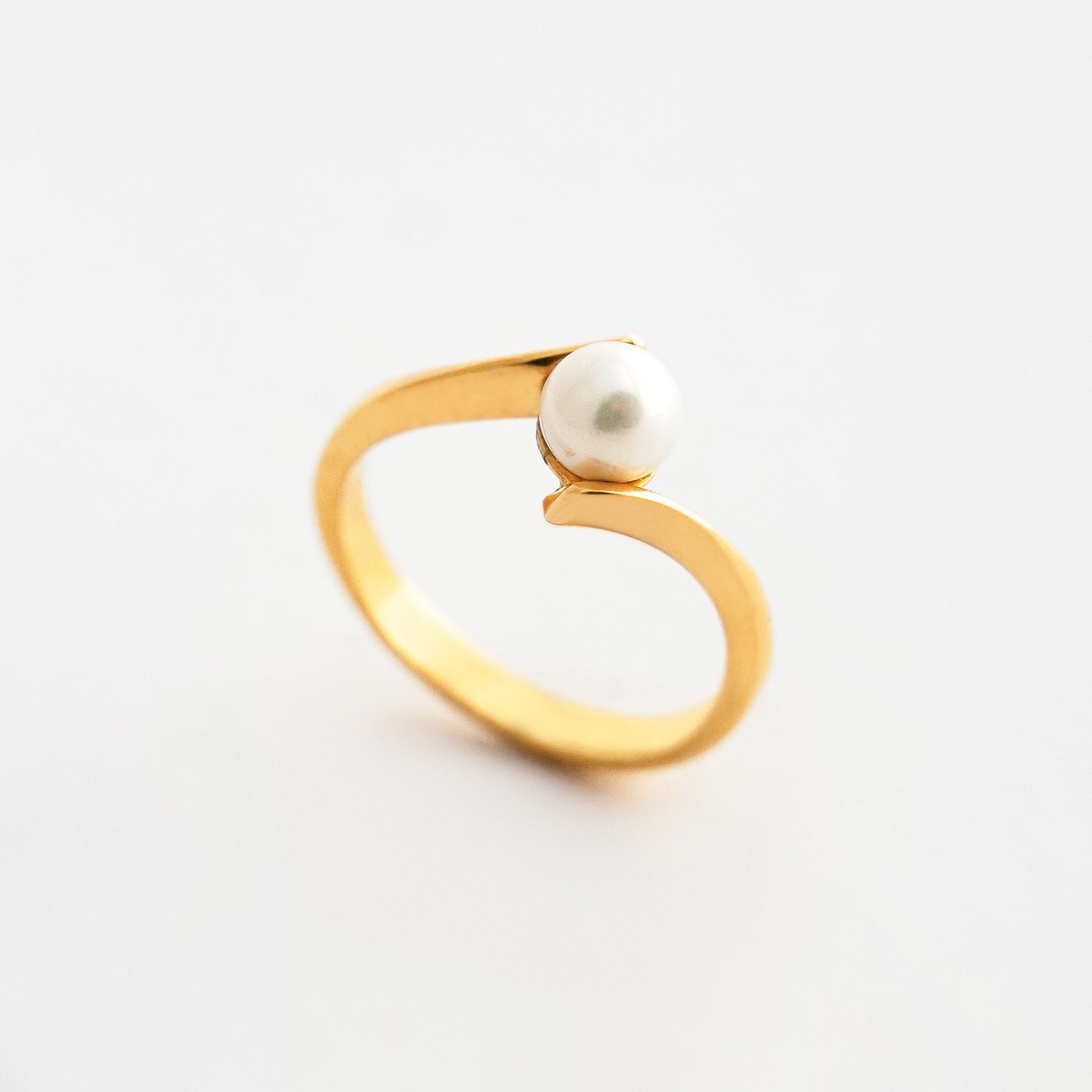 Anillo Perla Mar con Perla Cultivada 5 mm en Oro 18K