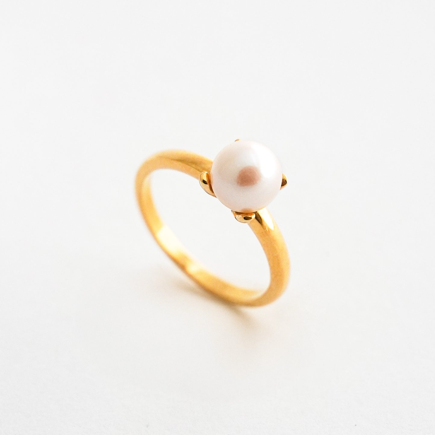 Anillo Grueso con Perla Cultivada 7 mm en Oro 18K