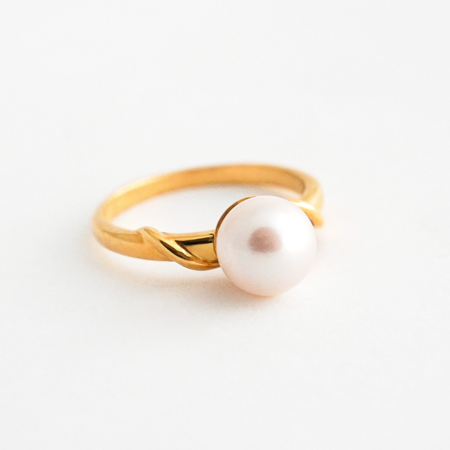 Anillo Megin con Perla Cultivada en Oro 18K