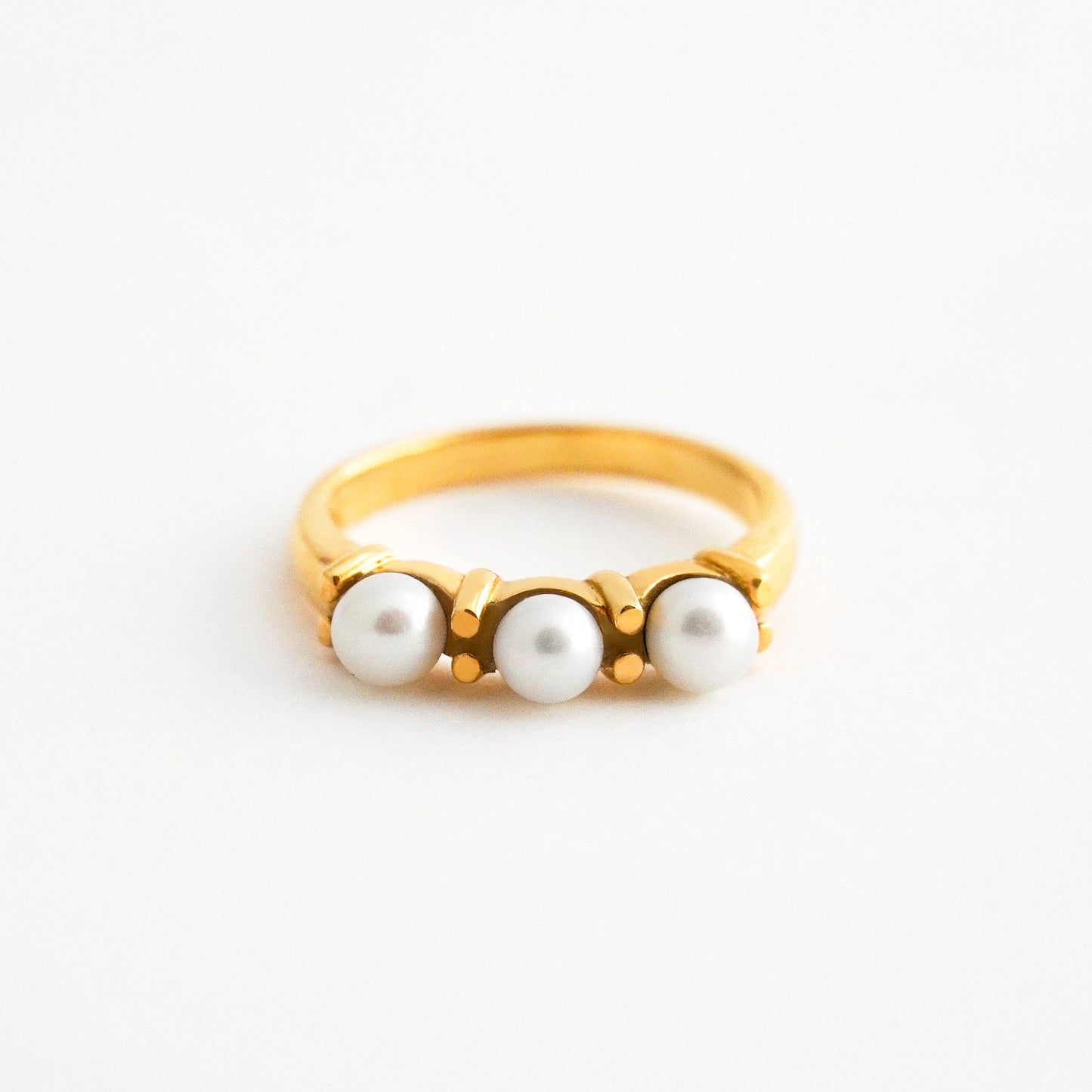 Anillo Trivier con Perlas Cultivadas en Oro 18K